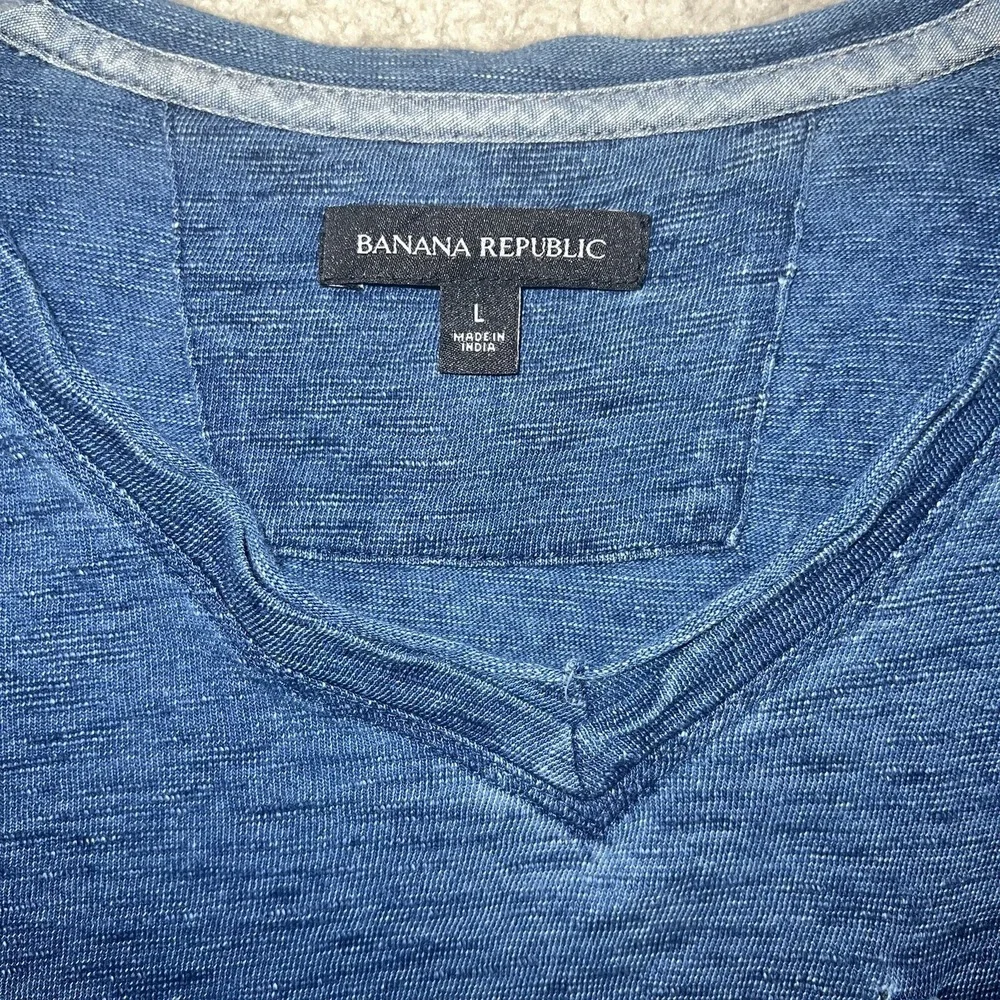 Banana Republic T Shirt Men's Sz L Heather‎ Blue Pocket Short Sleeve V Neck Tee